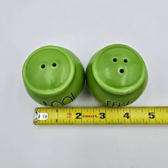 Rae Dunn Halloween Salt And Pepper Shaker Set Caldron Green Eek! Boo! Read - Picture 8 of 9